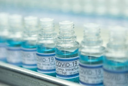 Німеччина: лікар не знав, як вводити вакцину – вісім людей з передозуванням