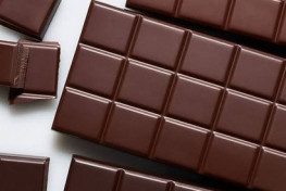 В Германии производитель не может назвать новый шоколадный продукт - шоколад, поскольку в нем нет ... сахара